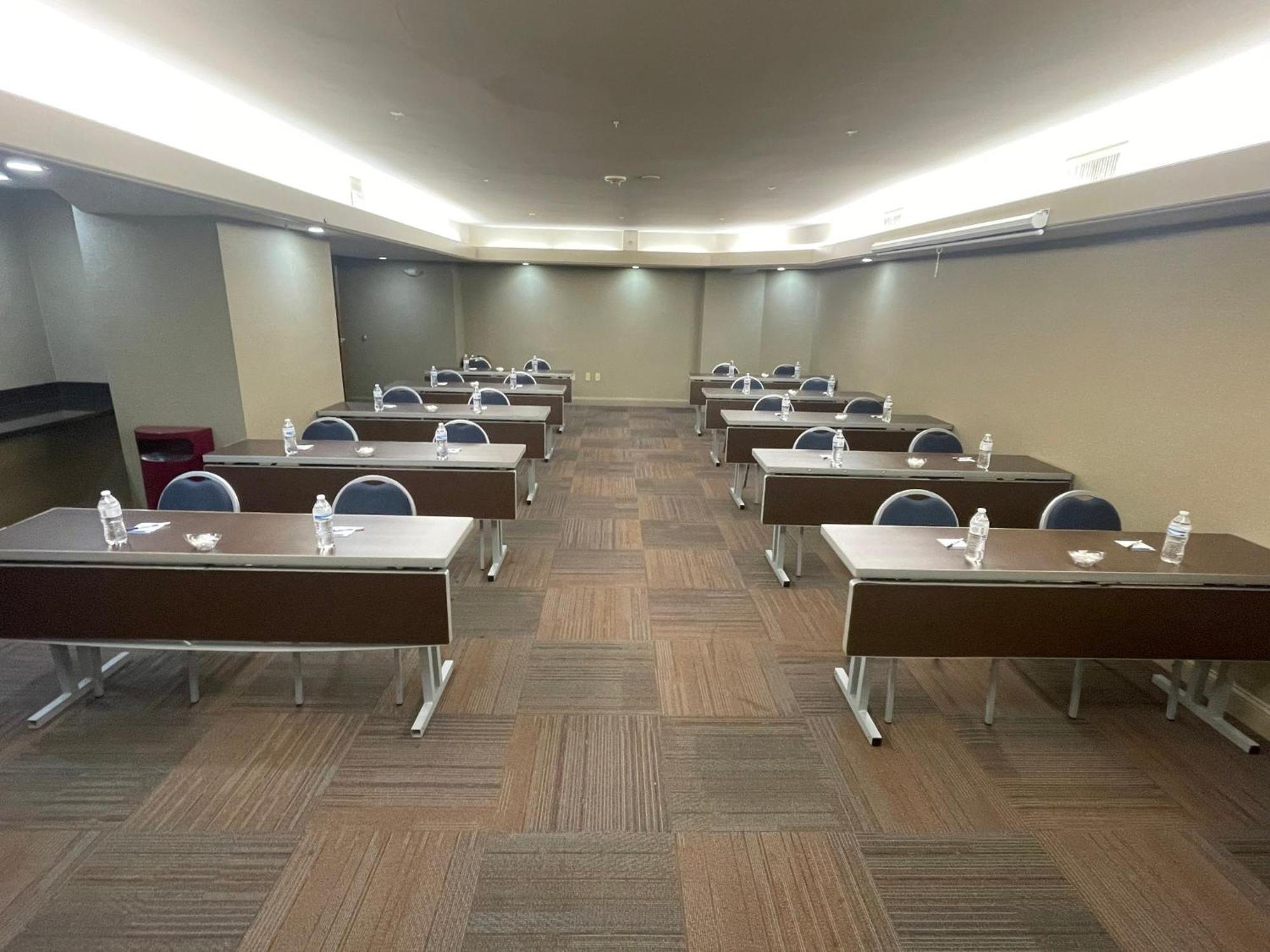 Holiday Inn Express Cleveland Downtown By Ihg Екстериор снимка